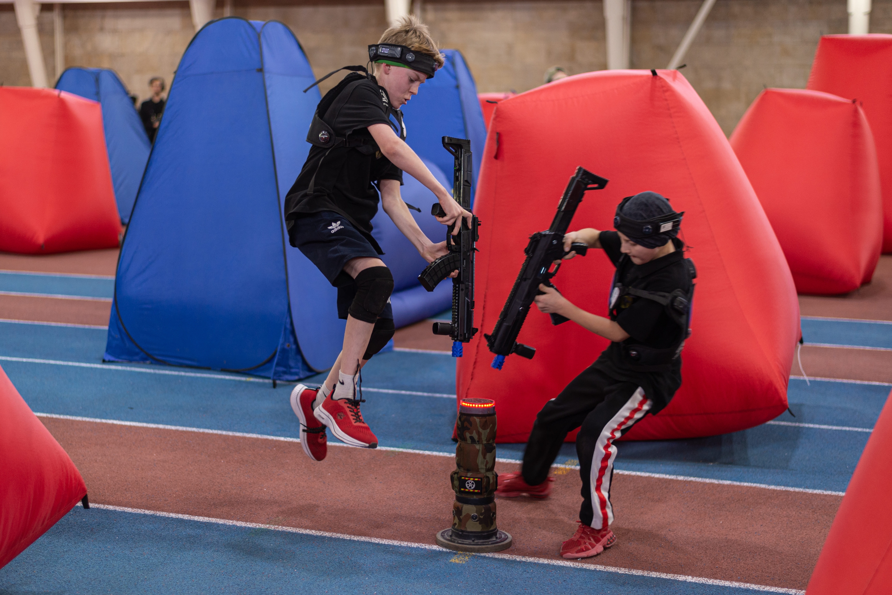 Каждую неделю на оборудовании бренда LASERWAR играют более 300 тысяч человек.