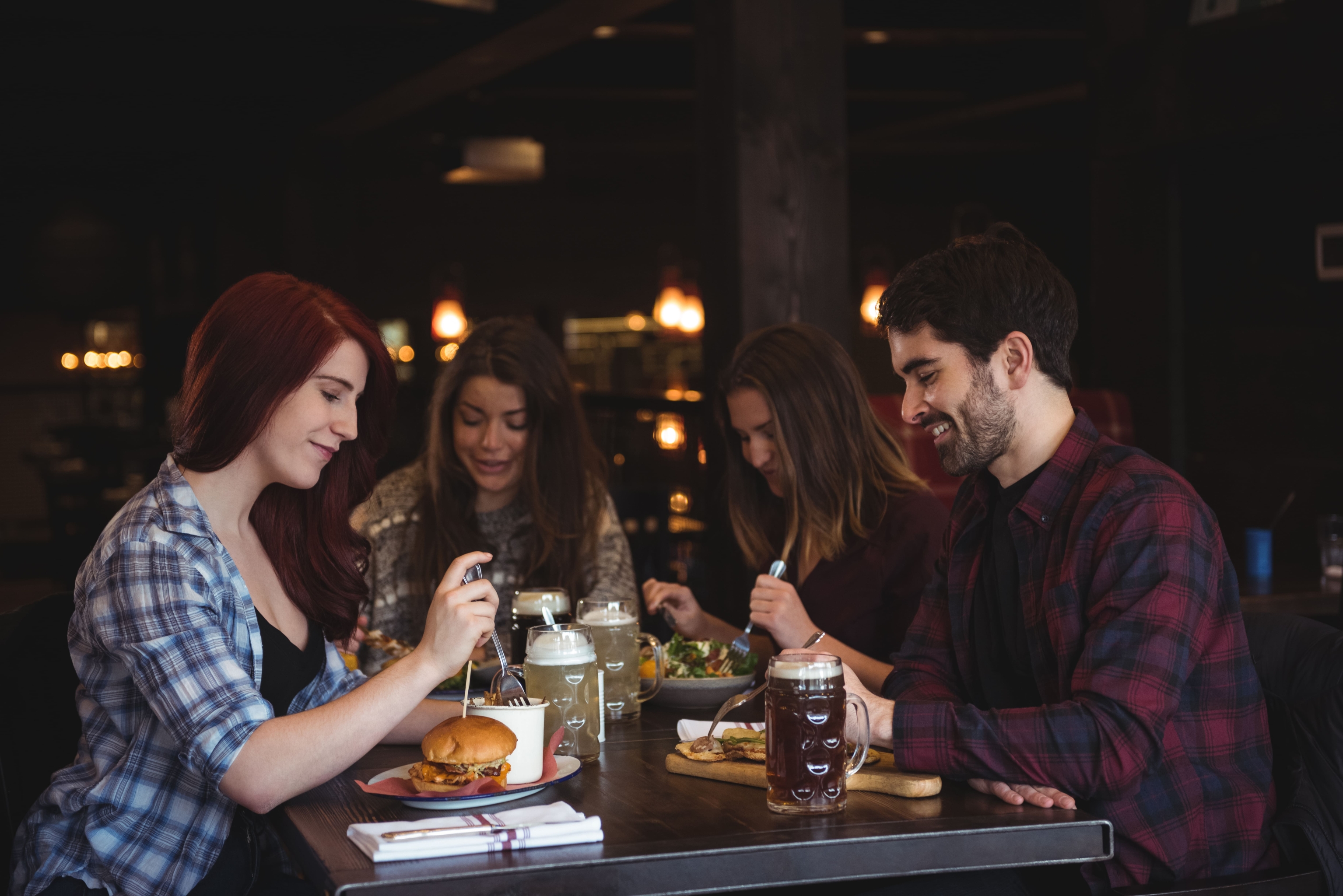 druz-a-edat-v-bare (1).jpg